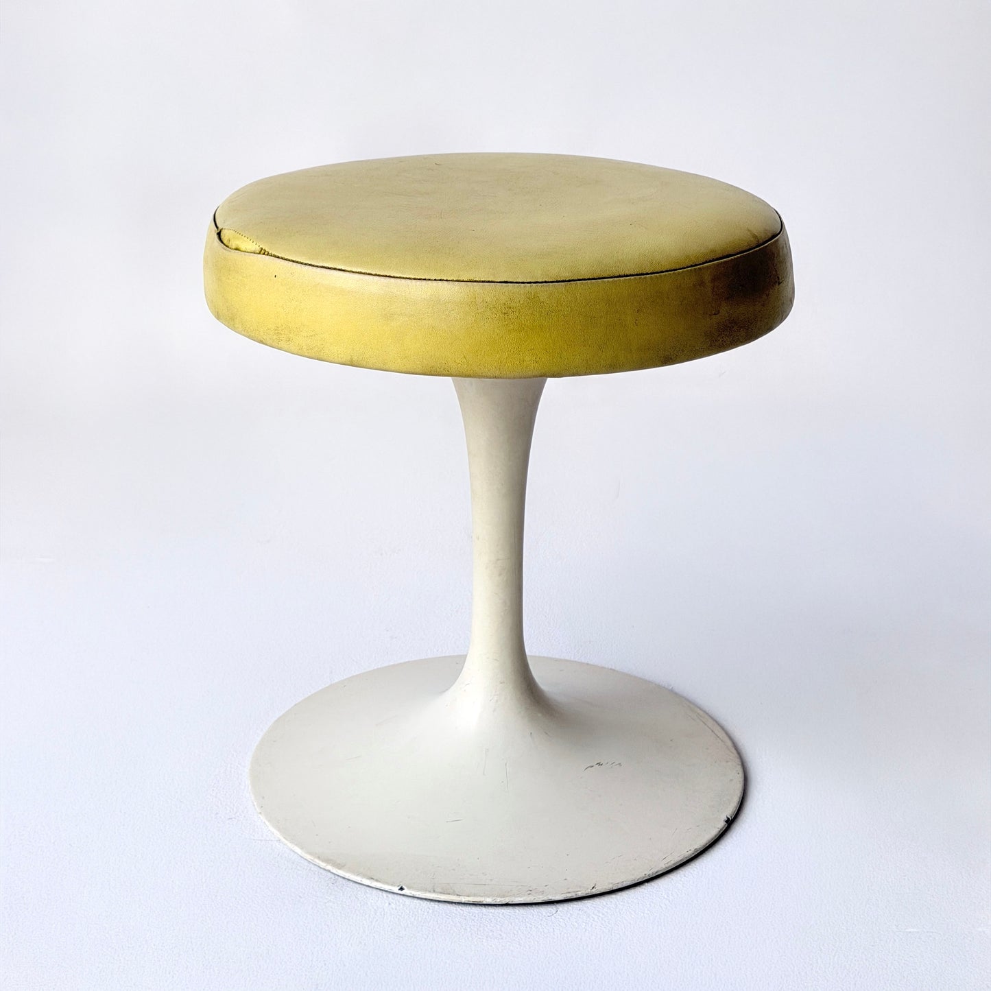 ST019 DISTRESSED YELLOW KNOLL TULIP STOOL