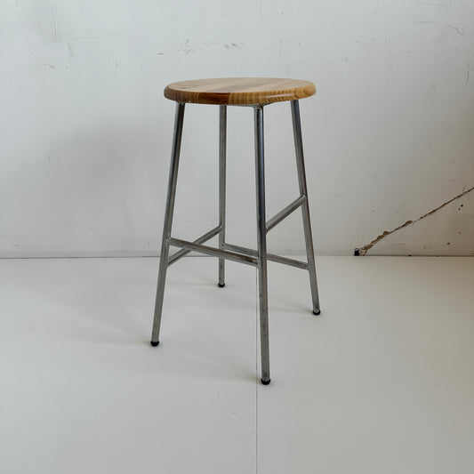 ST021 CHROME FRAME WOOD TOP STOOL