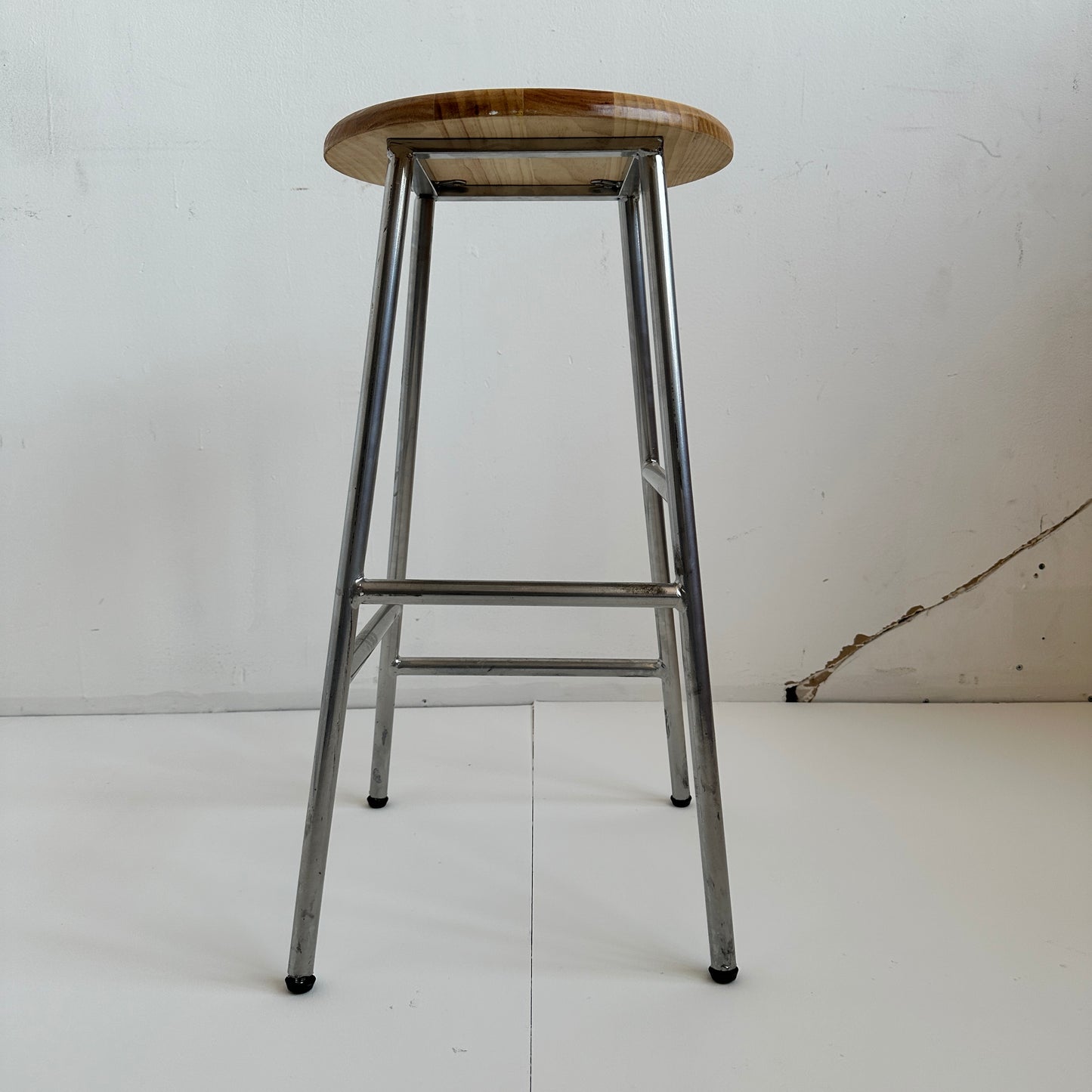 ST021 CHROME FRAME WOOD TOP STOOL