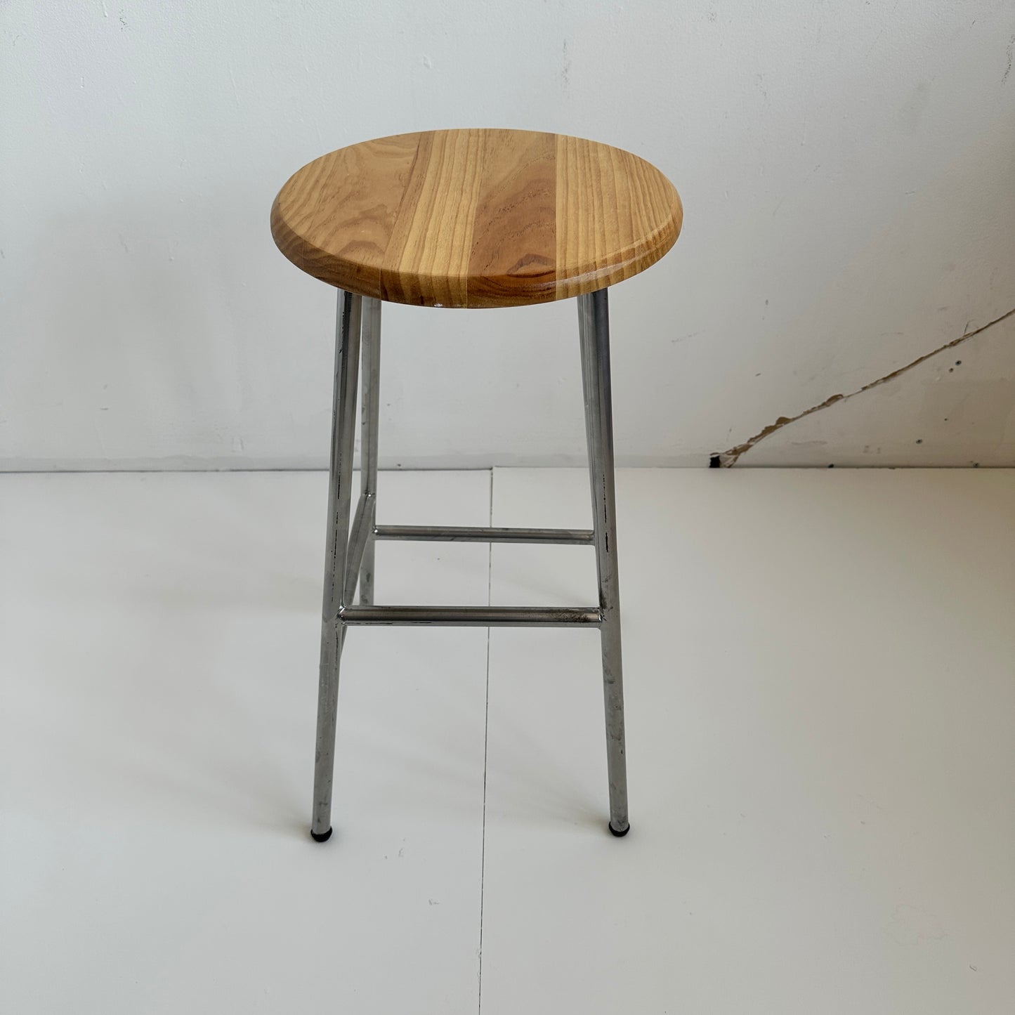 ST021 CHROME FRAME WOOD TOP STOOL