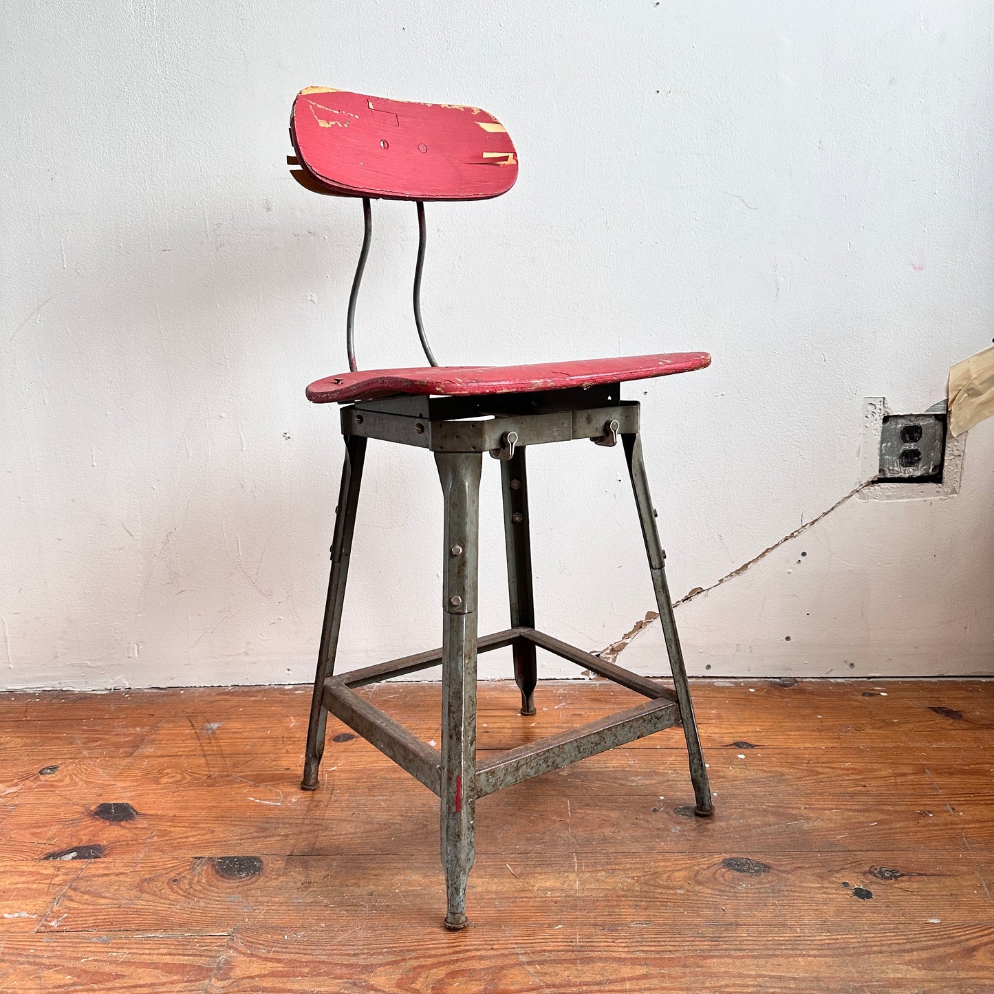 ST023 DISTRESSED RED SHOP STOOL