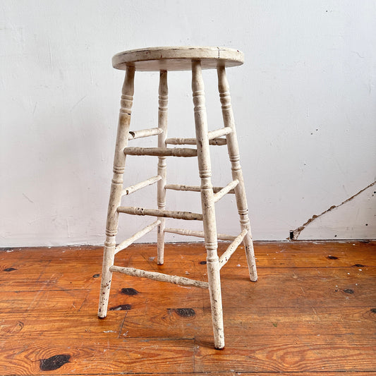 ST024 DISTRESSED WHITE STOOL