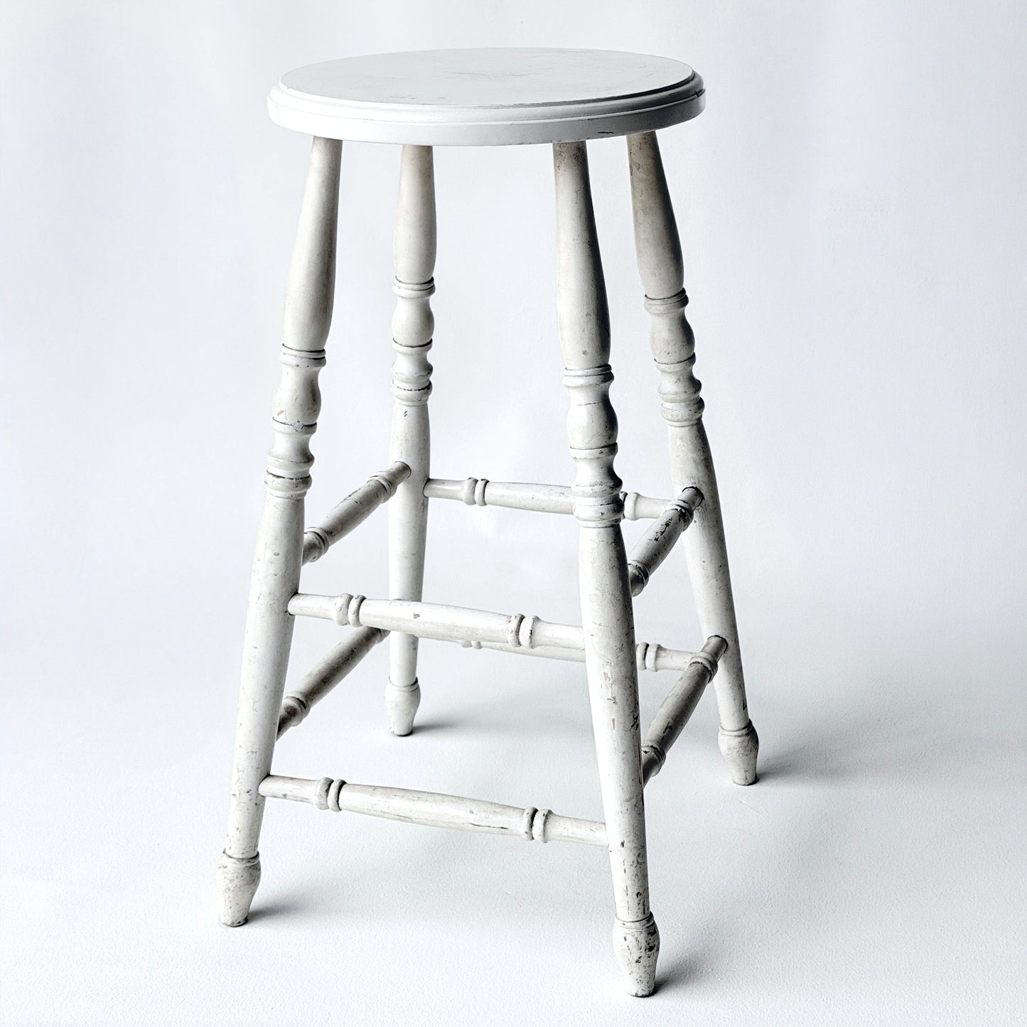 ST026 CHUNKY WHITE STOOL