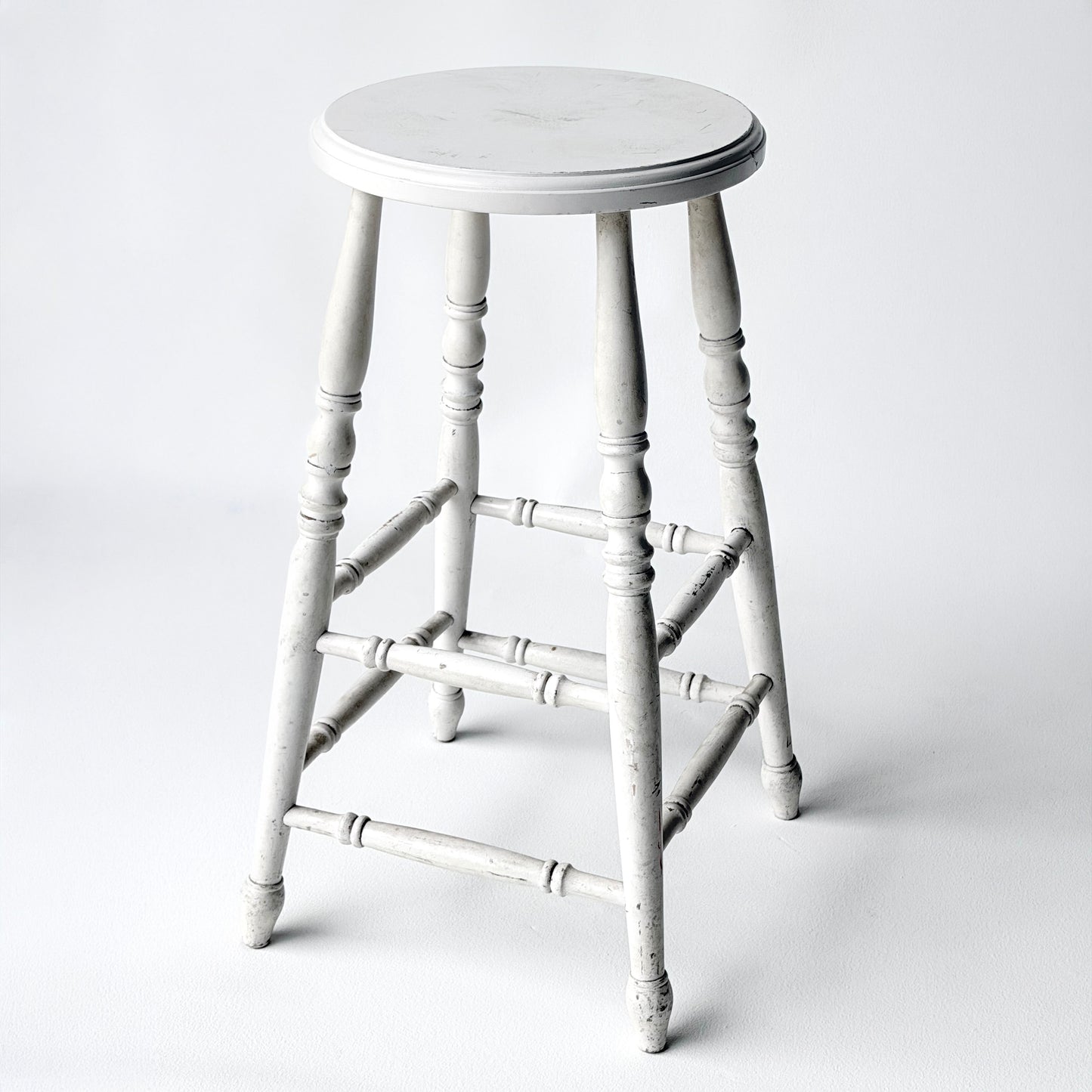 ST026 CHUNKY WHITE STOOL