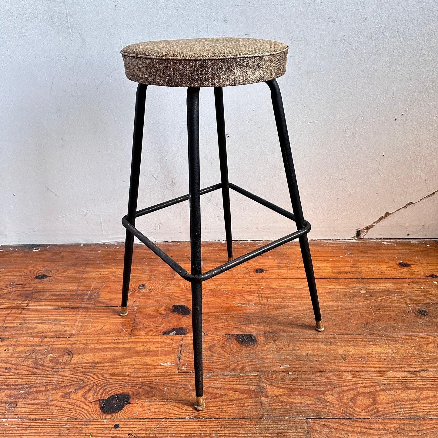 ST028 BLACK AND TAN VINYL SWIVEL SEAT STOOL