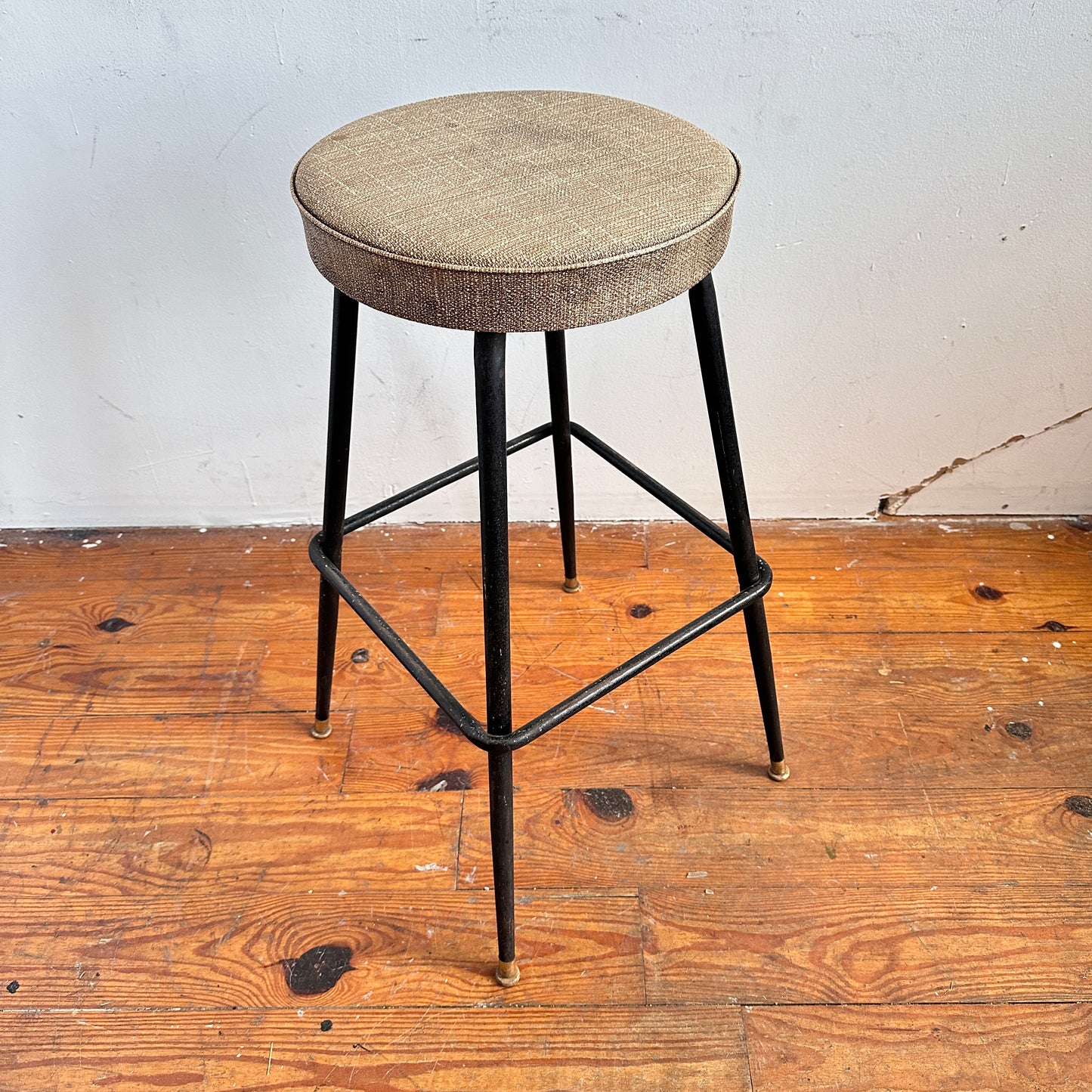 ST028 BLACK AND TAN VINYL SWIVEL SEAT STOOL