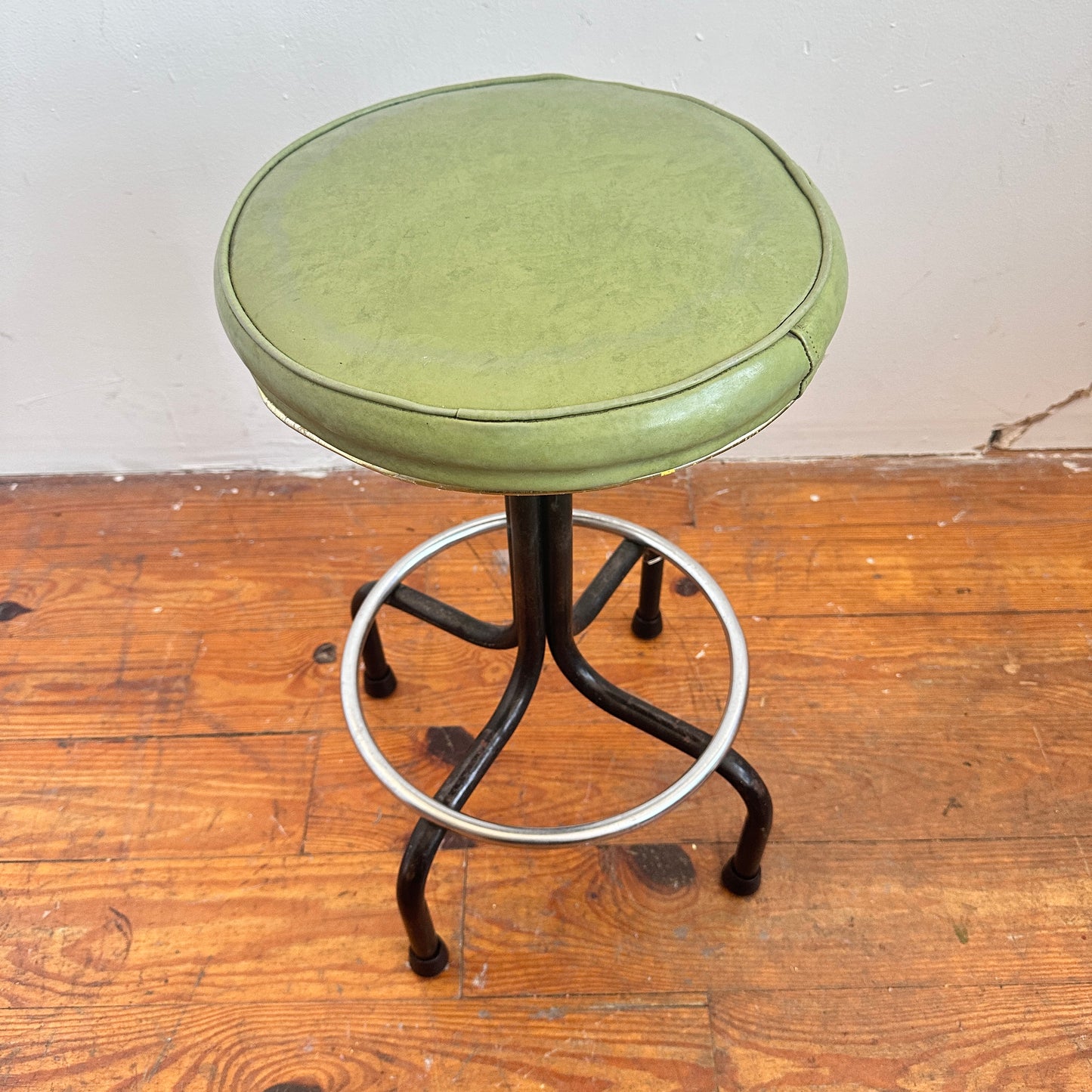ST029 METAL AND GREAN VINYL SEAT SWIVEL STOOL