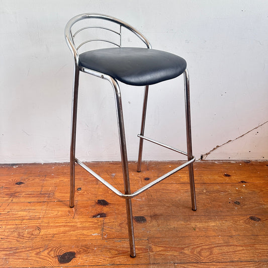 ST031 BLACK AND CHROME BAUHAUS BAR STOOL