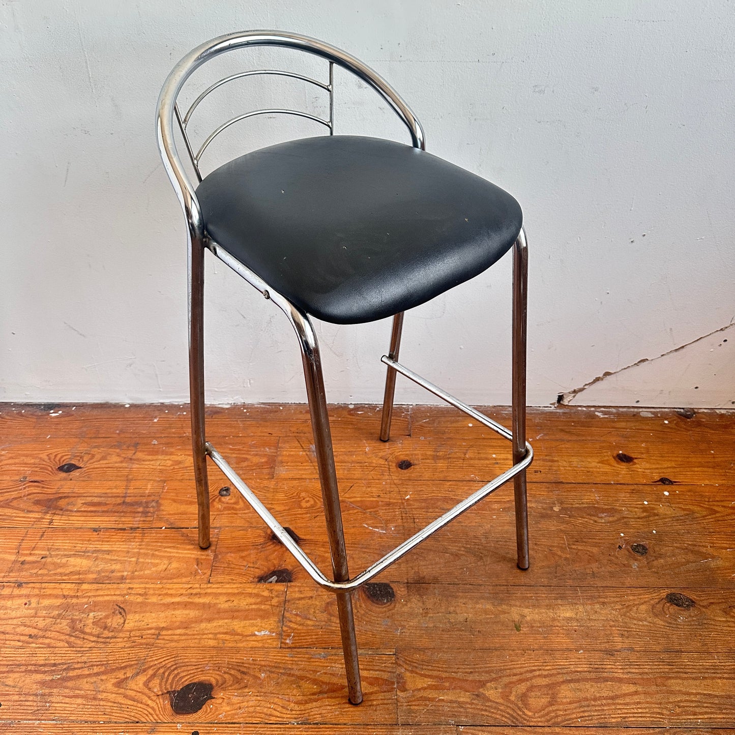 ST031 BLACK AND CHROME BAUHAUS BAR STOOL