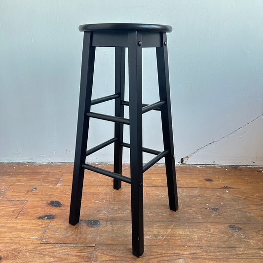 ST033 BASIC BLACK WOOD STOOL