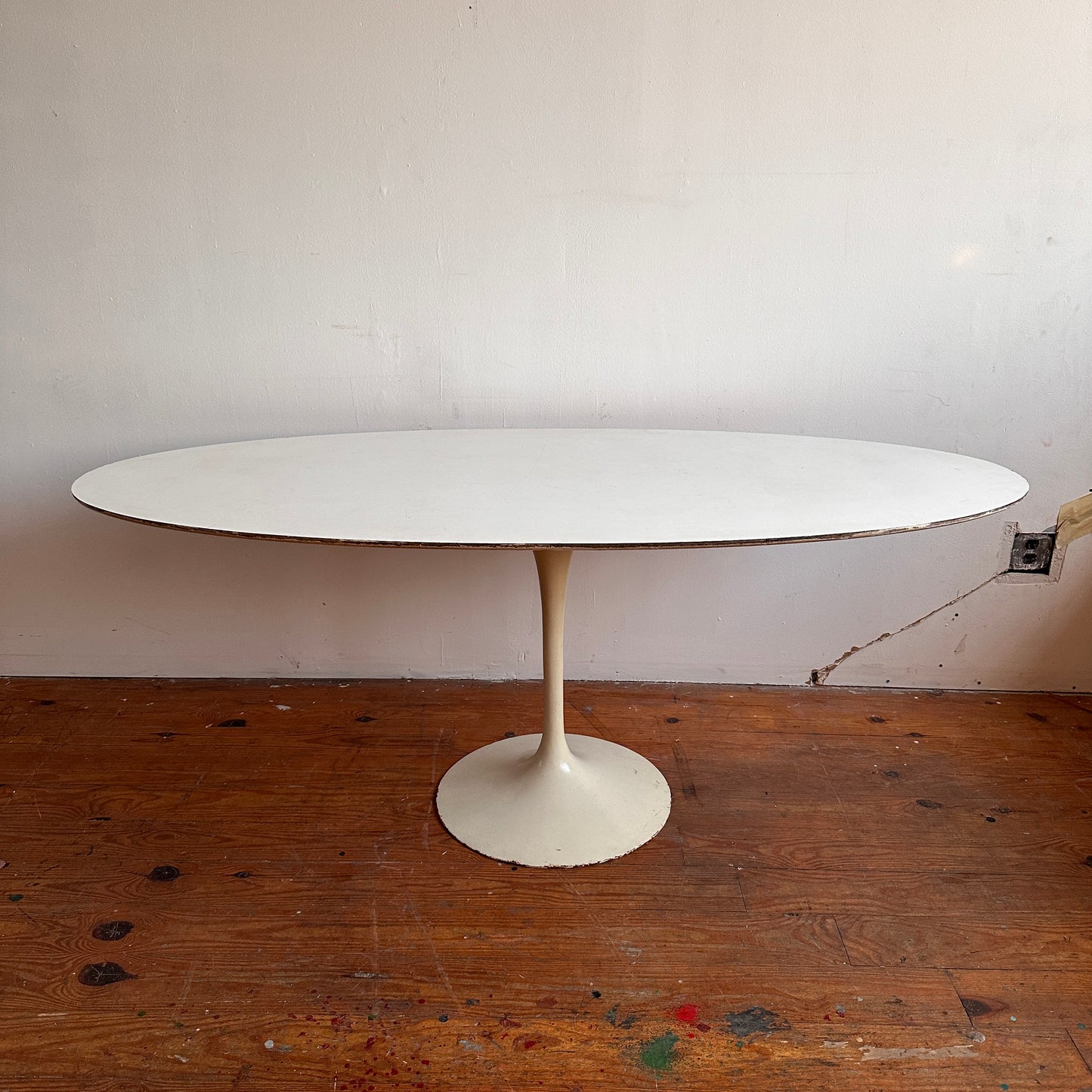 TB015 WHITE TULIP DINING TABLE