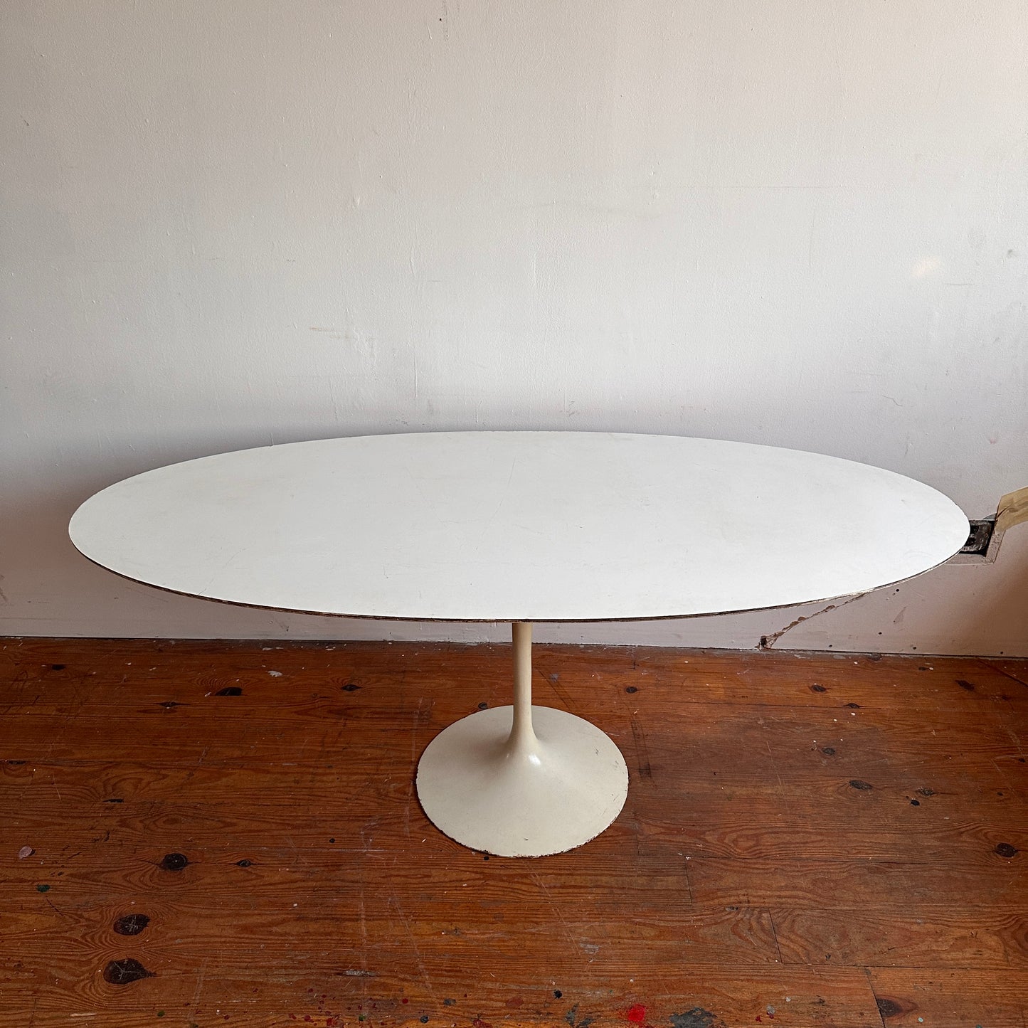 TB015 WHITE TULIP DINING TABLE