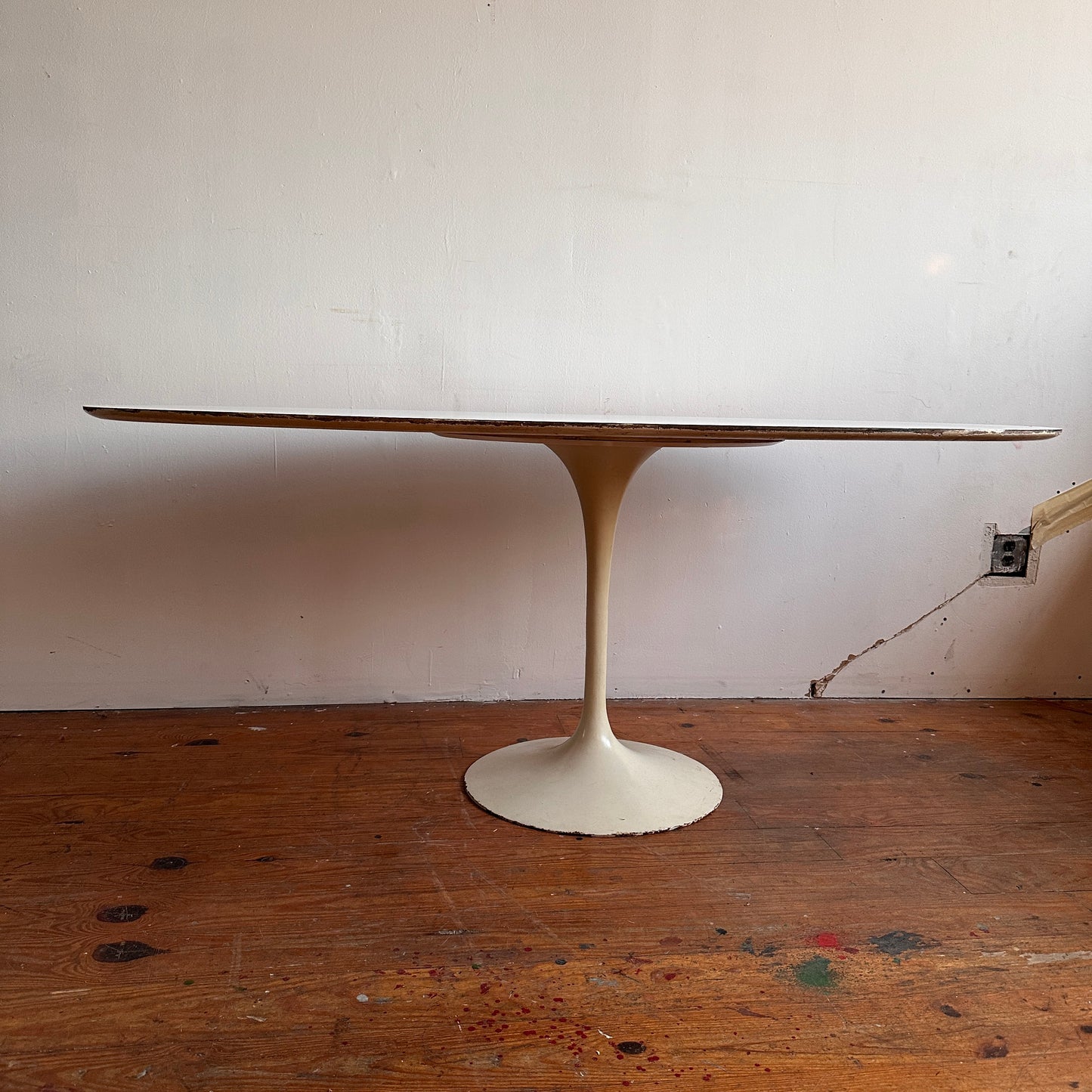 TB015 WHITE TULIP DINING TABLE