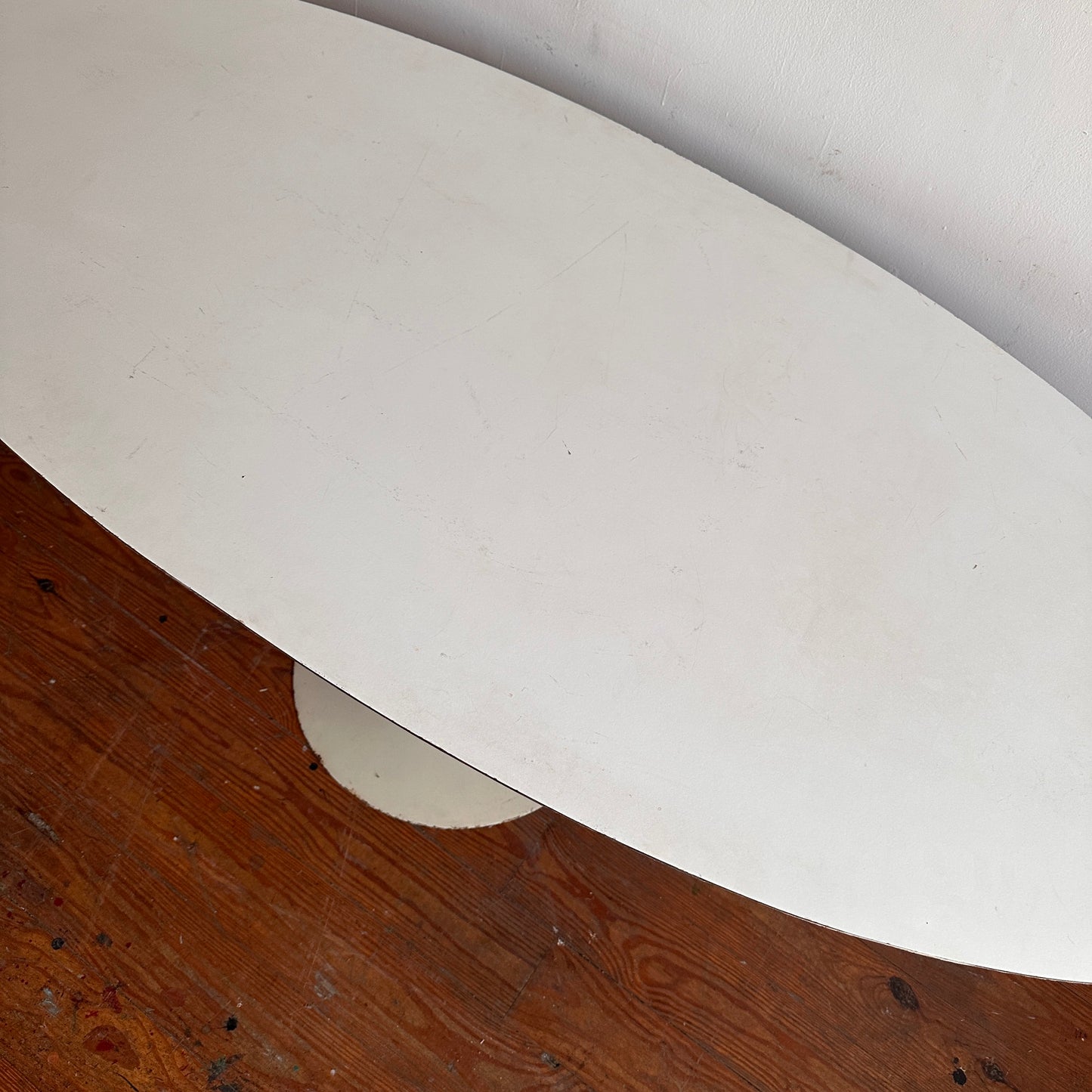 TB015 WHITE TULIP DINING TABLE