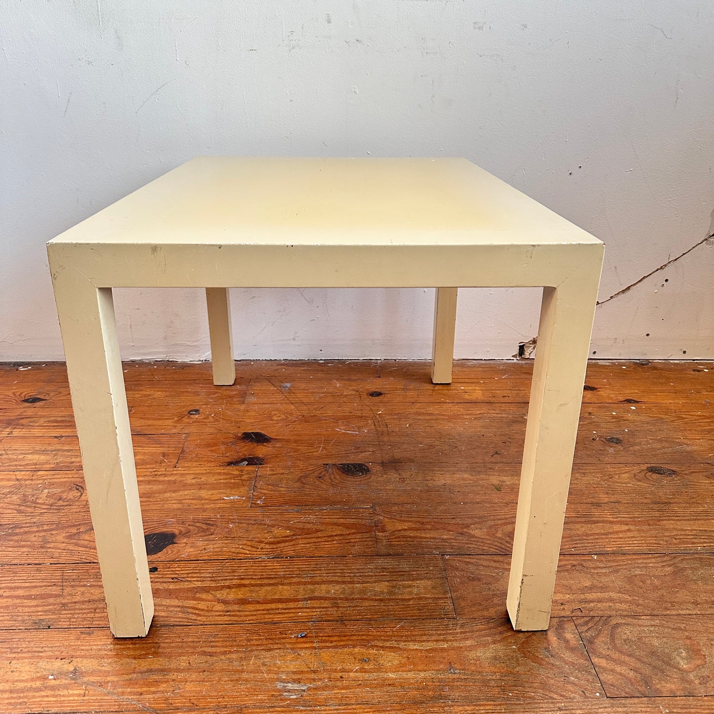 TB025 DISTRESSED YELLOW CREAM PARSONS COFFEE TABLE