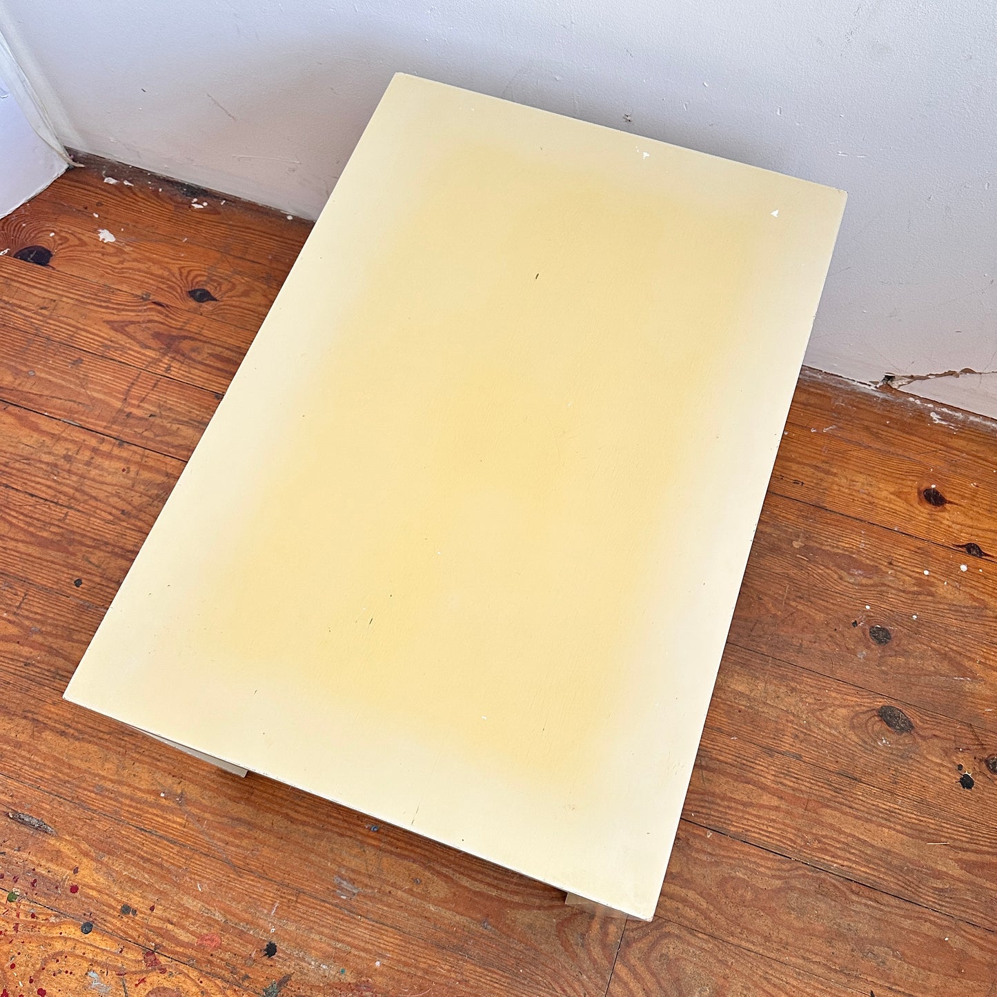 TB025 DISTRESSED YELLOW CREAM PARSONS COFFEE TABLE