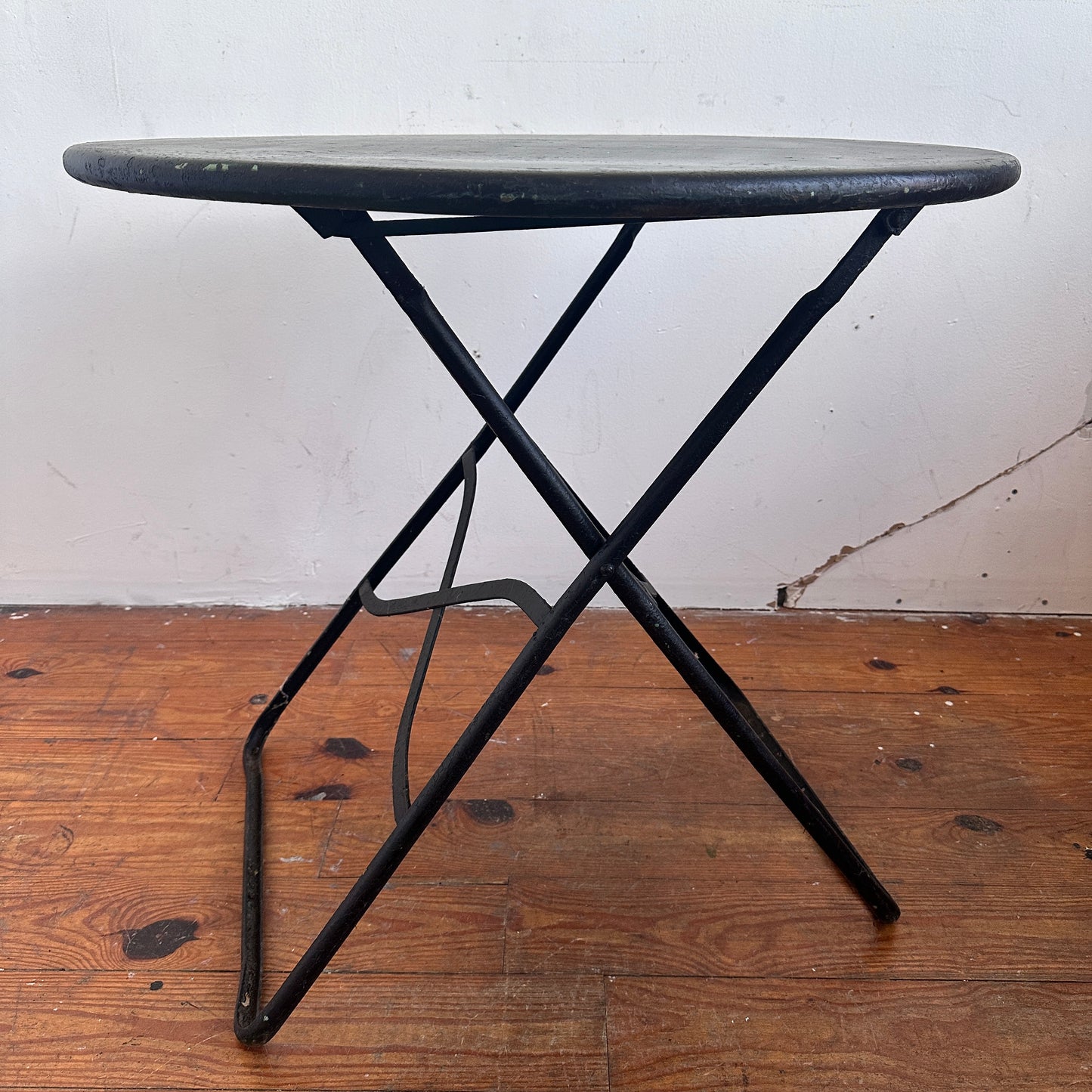 TB027 VINTAGE BLACK METAL FOLDING BISTRO TABLE