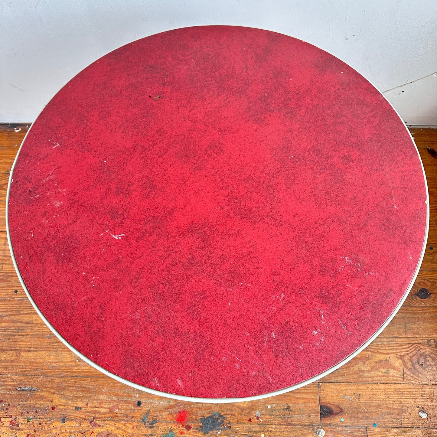 TB028 RED & WHITE ROUND FOLDING TABLE