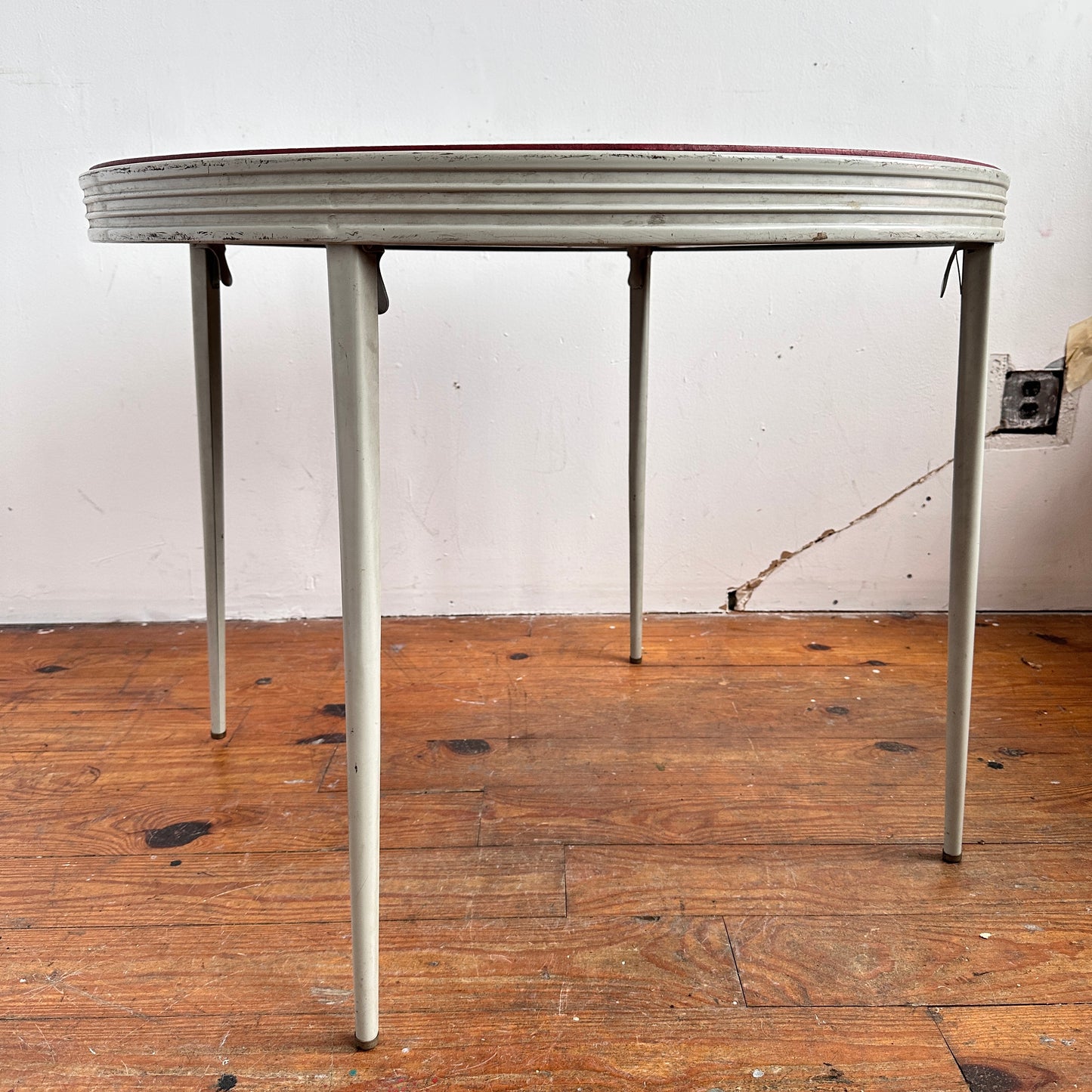 TB028 RED & WHITE ROUND FOLDING TABLE