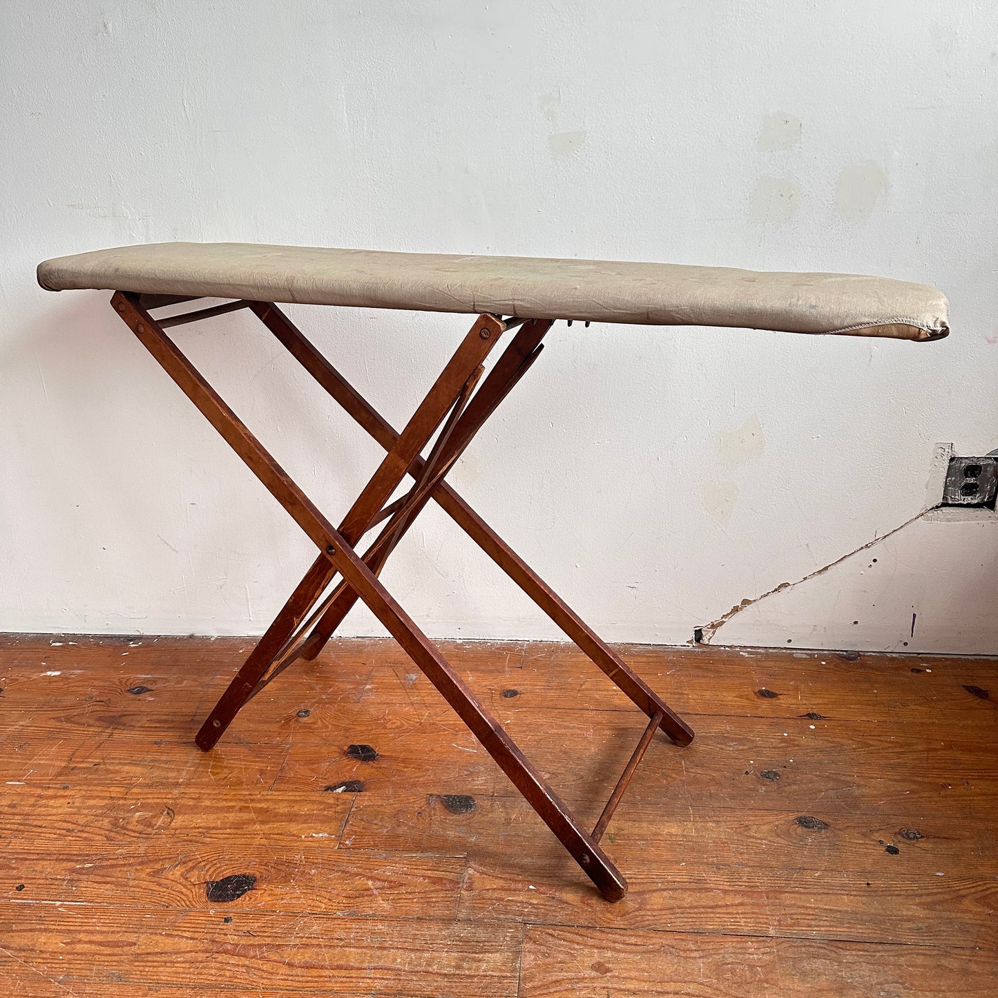 TB030 ANTIQUE IRONING BOARD