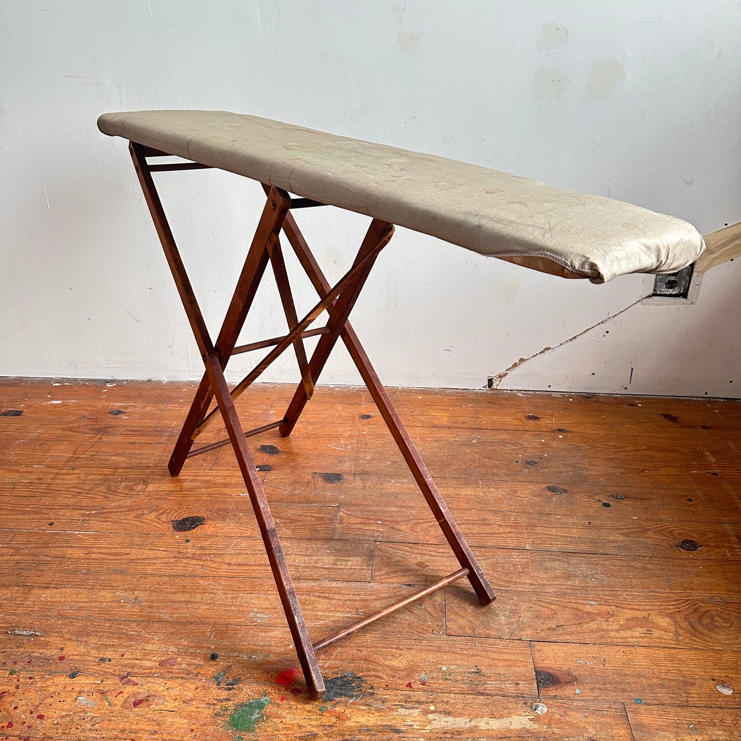 TB030 ANTIQUE IRONING BOARD