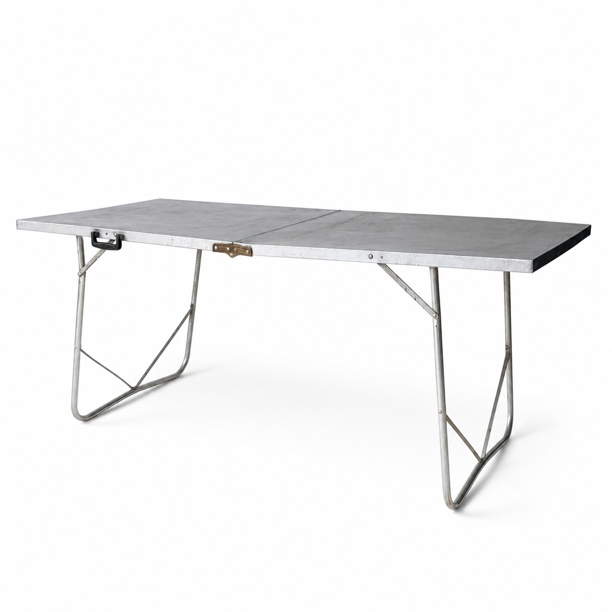 TB038 VINTAGE ALUMINUM FOLDING TABLE
