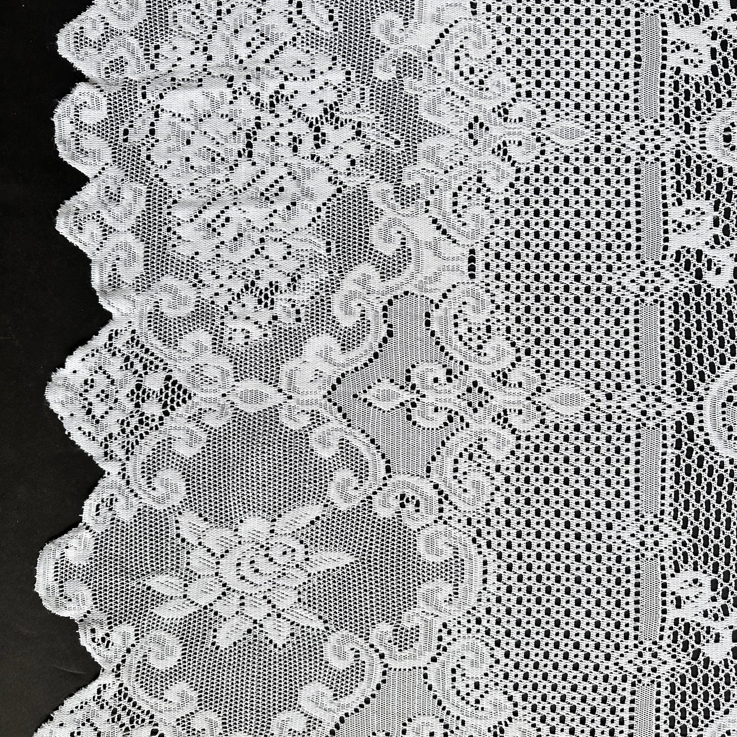TL003 8' LONG LACE TABLECLOTHS