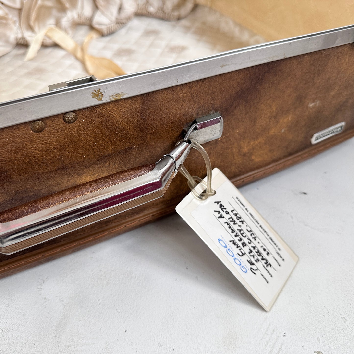 TL005 BROWN TOURISTER VINTAGE SUITCASE