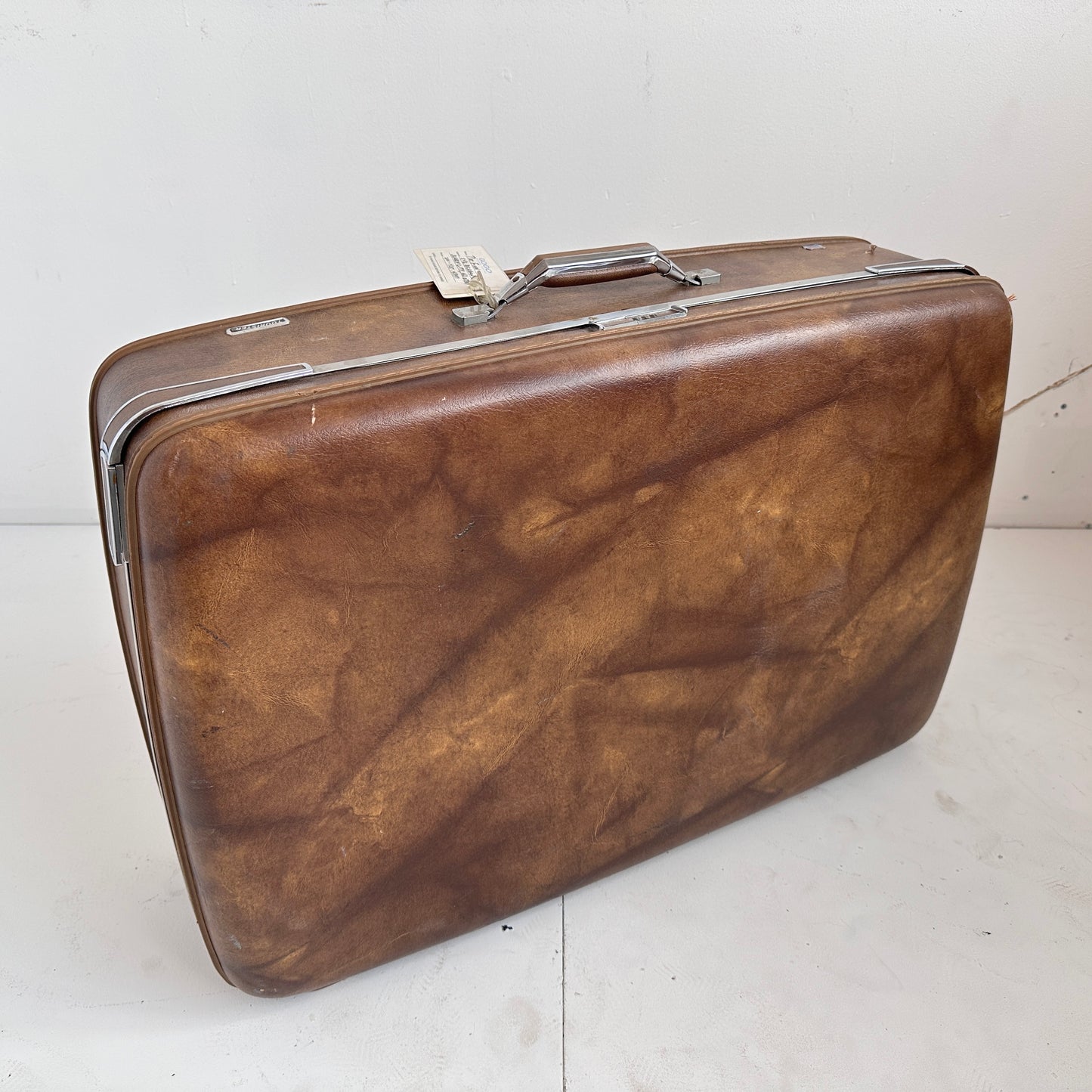 TL005 BROWN TOURISTER VINTAGE SUITCASE