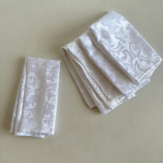 TL009 SET OF 4 DAMASK WHITE NAPKINS