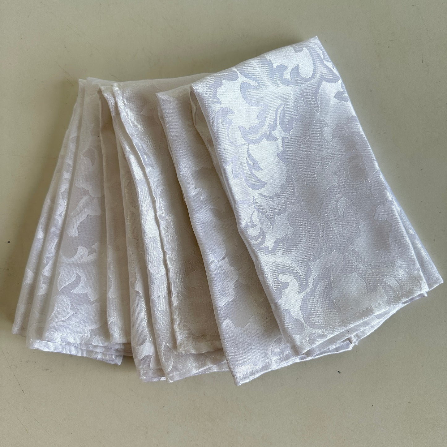 TL009 SET OF 4 DAMASK WHITE NAPKINS