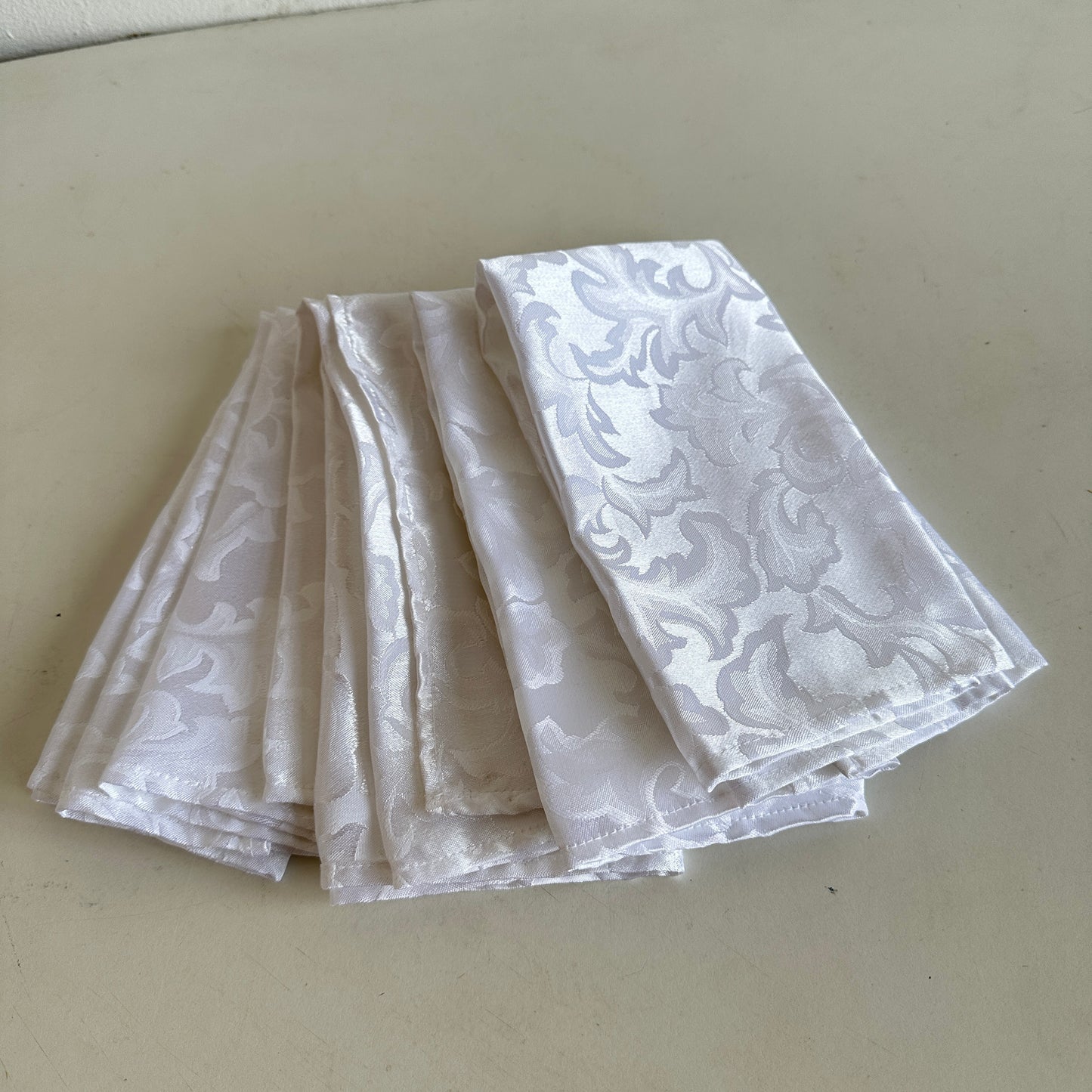 TL009 SET OF 4 DAMASK WHITE NAPKINS