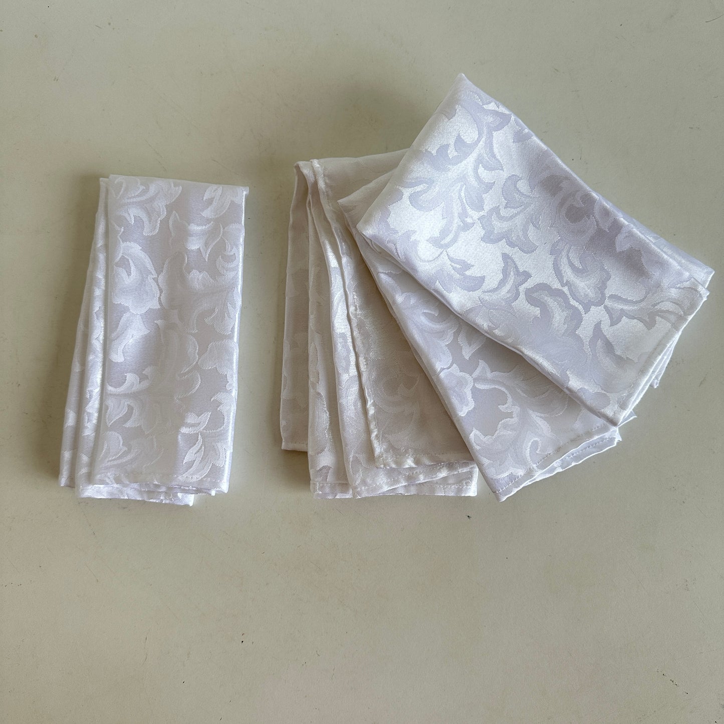 TL009 SET OF 4 DAMASK WHITE NAPKINS