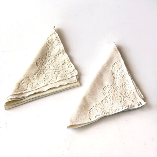 TL010 PAIR OF CREAM FLORAL LACE NAPKINS