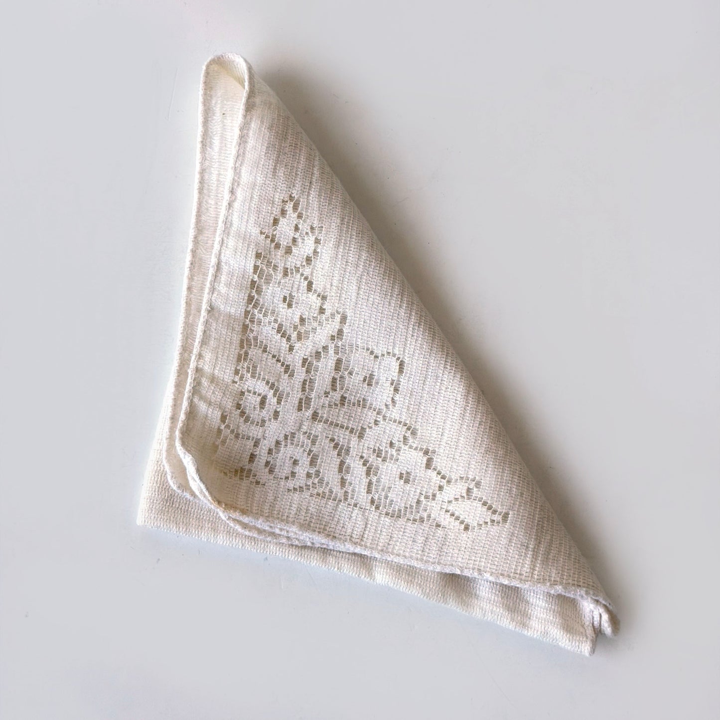 TL011 SINGLE WHITE FLORAL LACE NAPKIN