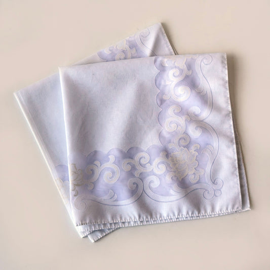 TL012 PAIR OF WHITE FLORAL NAPKINS