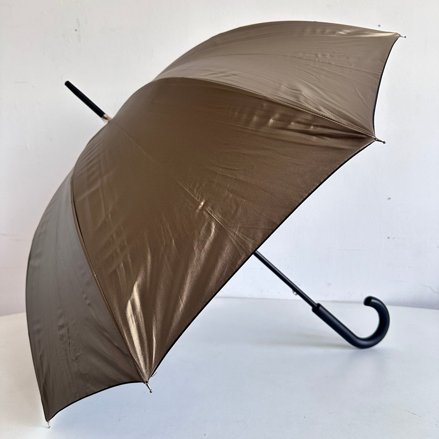 TL016 GOLD & BLACK UMBRELLA