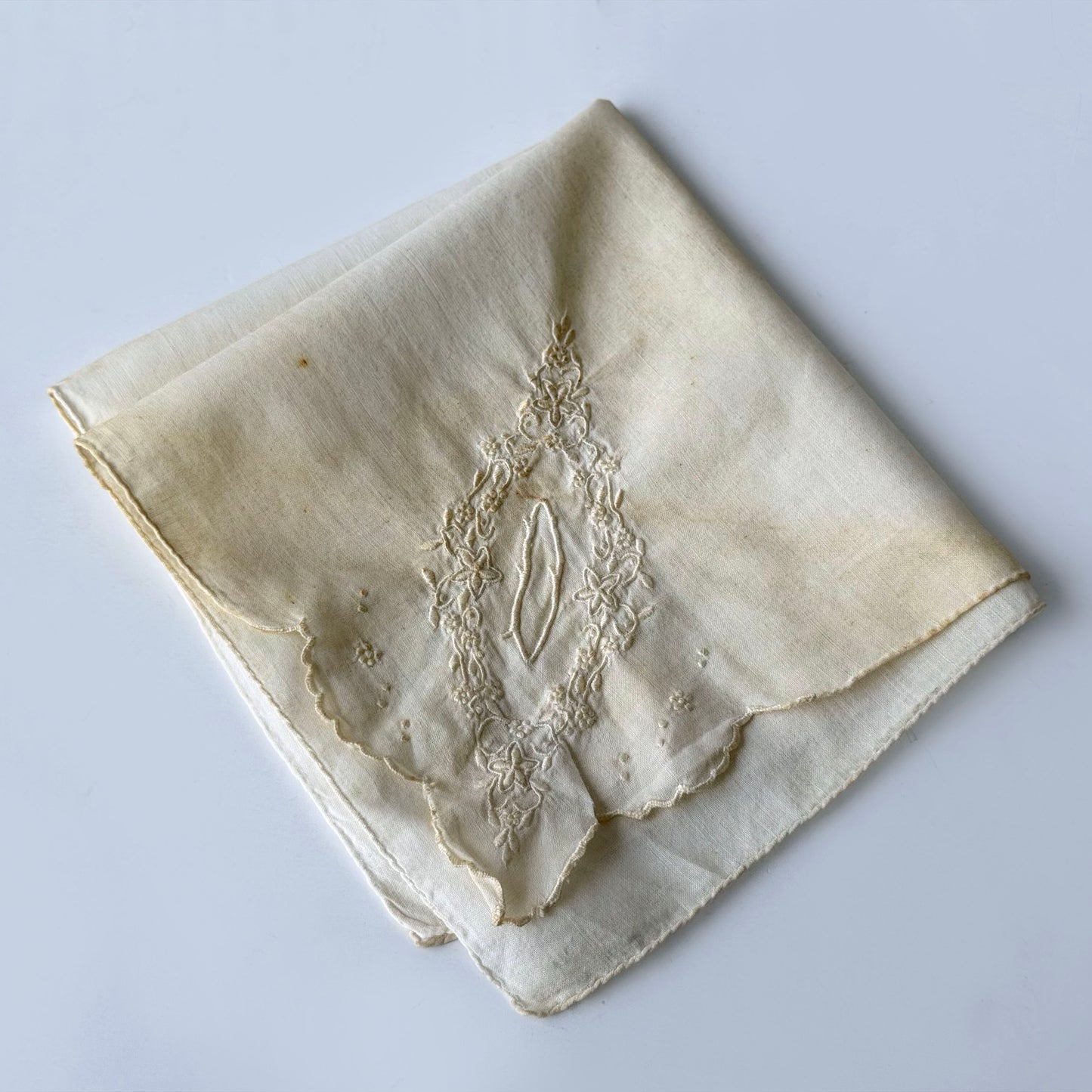 TL017 VINTAGE CREAM TOOTIE EMBROIDERED NAPKIN