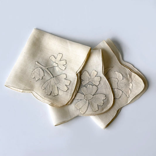 TL018 SET OF 3 VINTAGE FLORAL CREAM NAPKINS