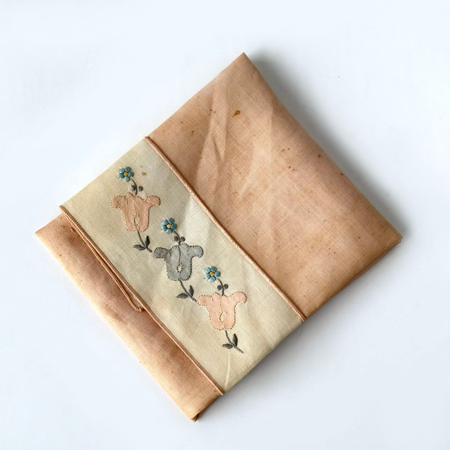 TL020 SET OF 3 VINTAGE WORN FLORAL CREAM NAPKINS