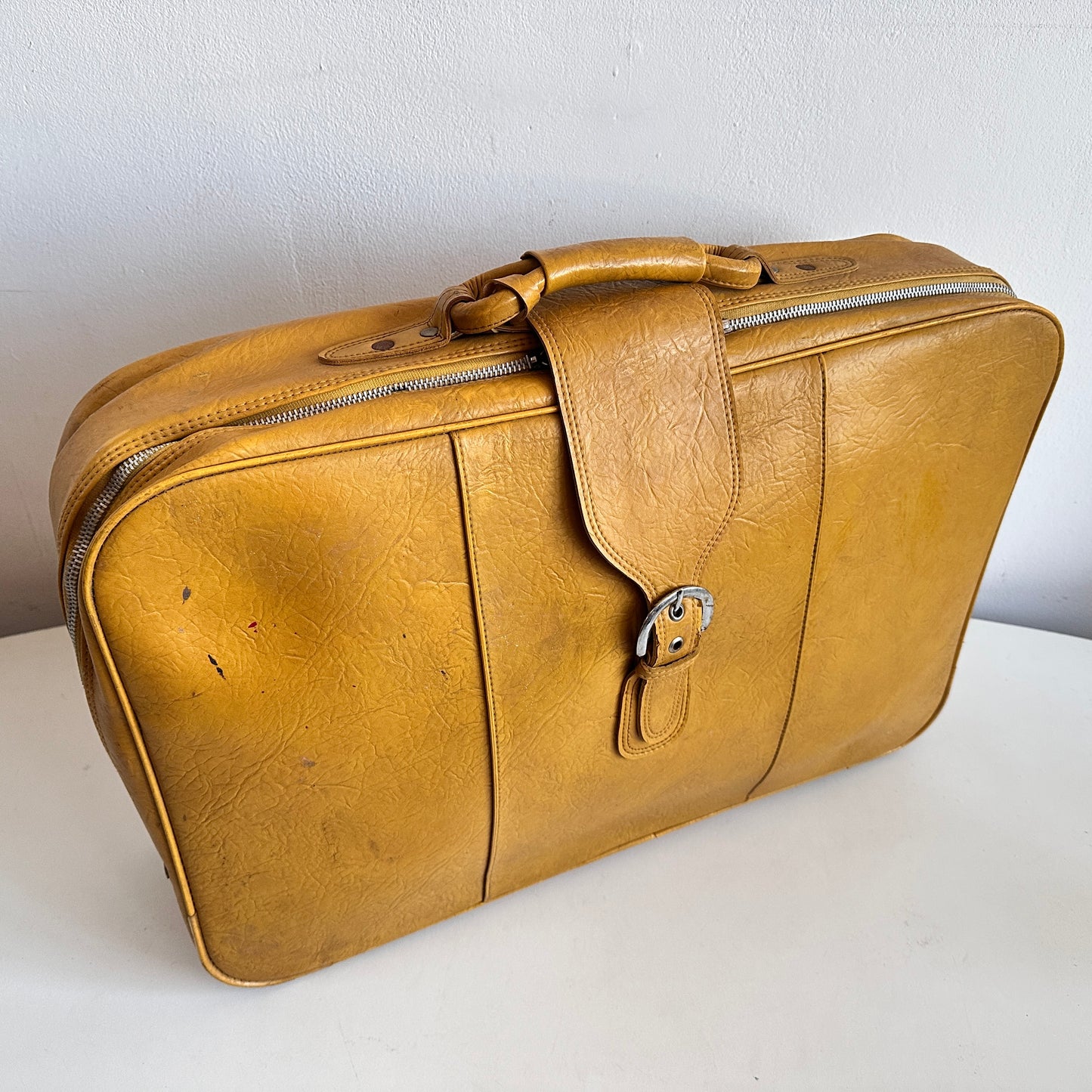 TR007 DISTRESSED SOFT YELLOW LEATHER SUITCASE