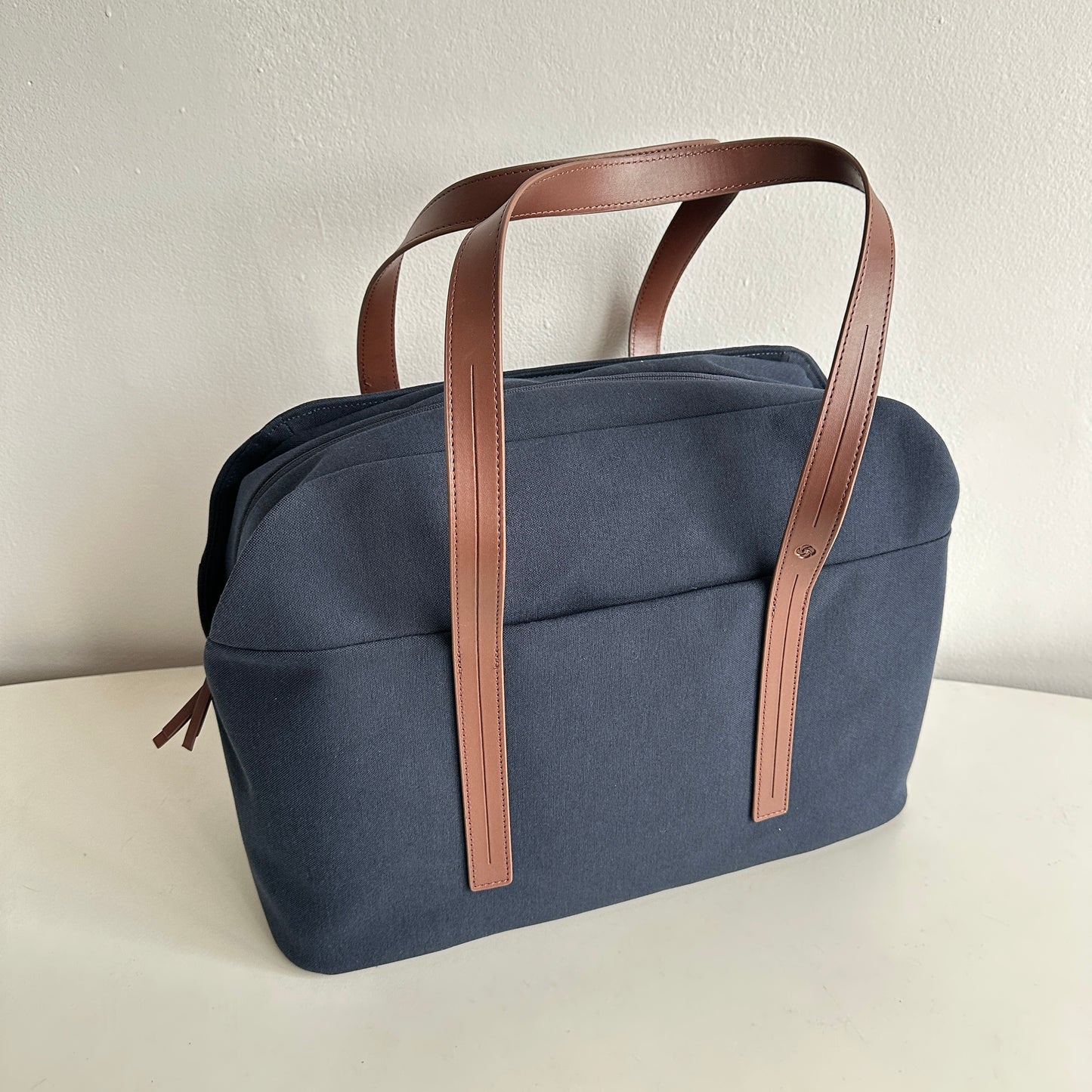 TR021 NAVY BLUE AND BROWN LEATHER WEEKENDER BAG