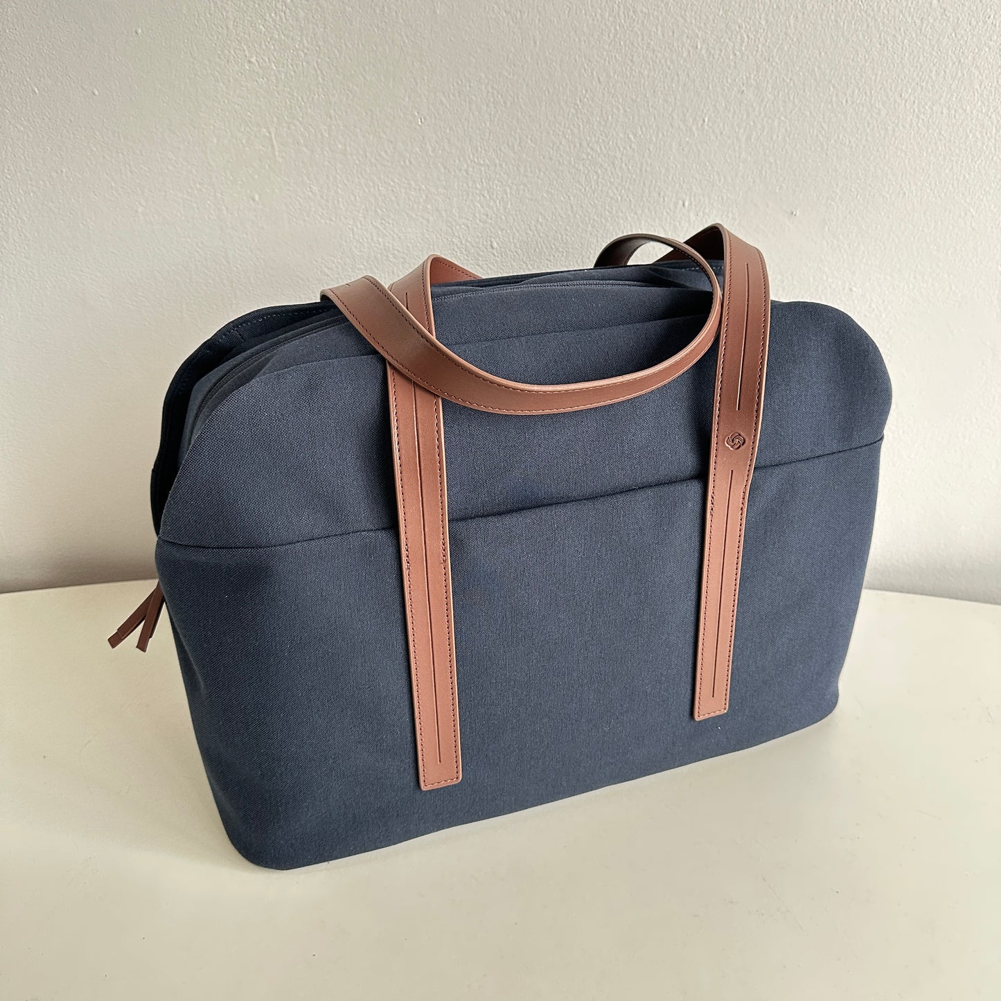 TR021 NAVY BLUE AND BROWN LEATHER WEEKENDER BAG