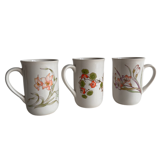 TT010 SET OF THREE VINTAGE FLORAL MUGS