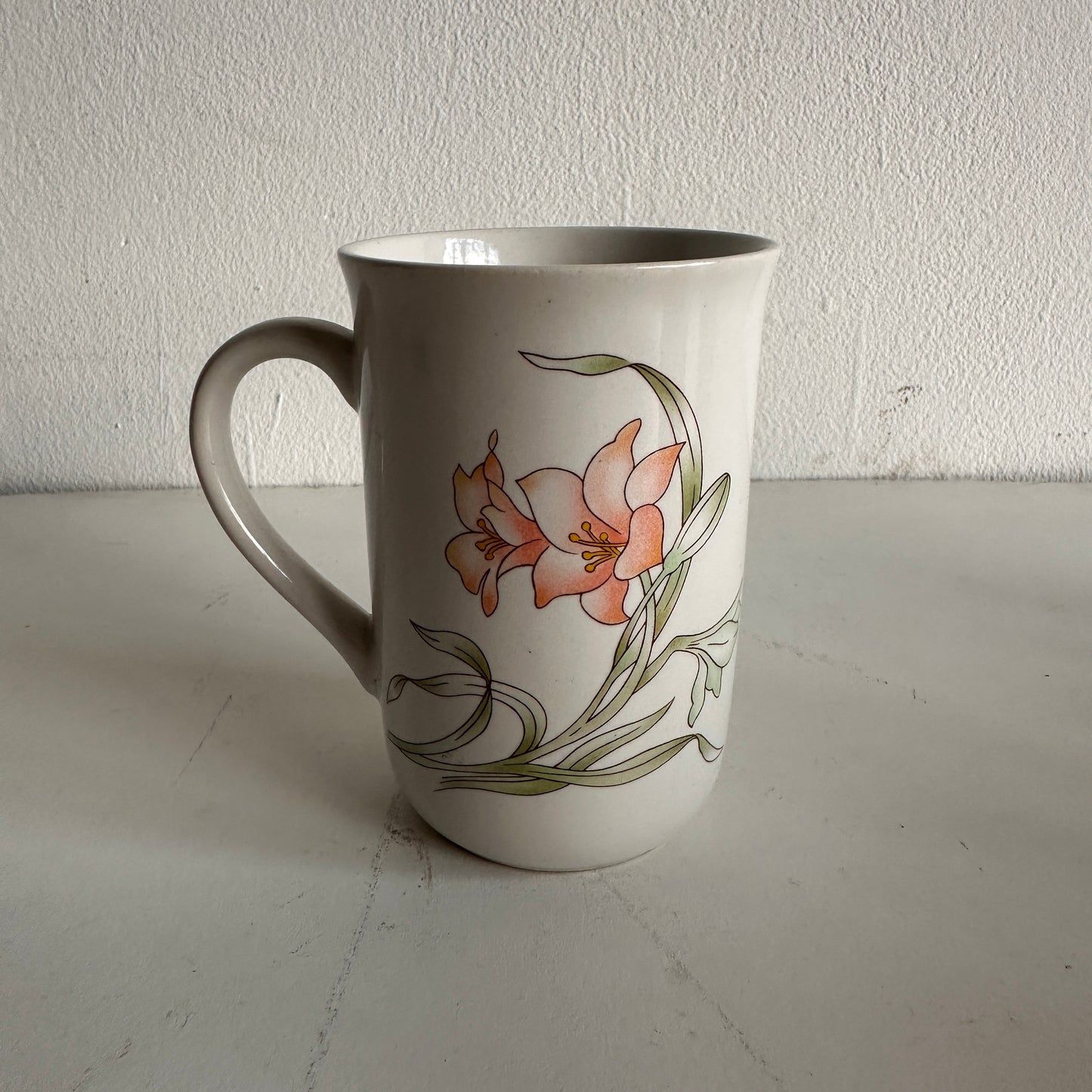 TT010 SET OF THREE VINTAGE FLORAL MUGS