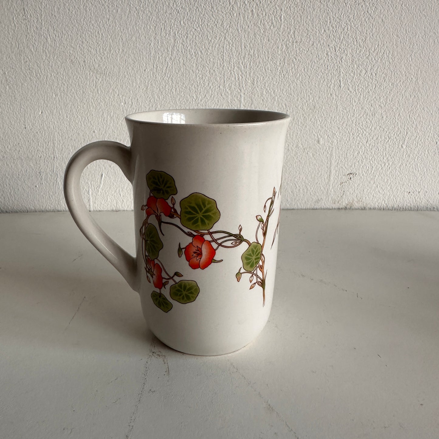 TT010 SET OF THREE VINTAGE FLORAL MUGS