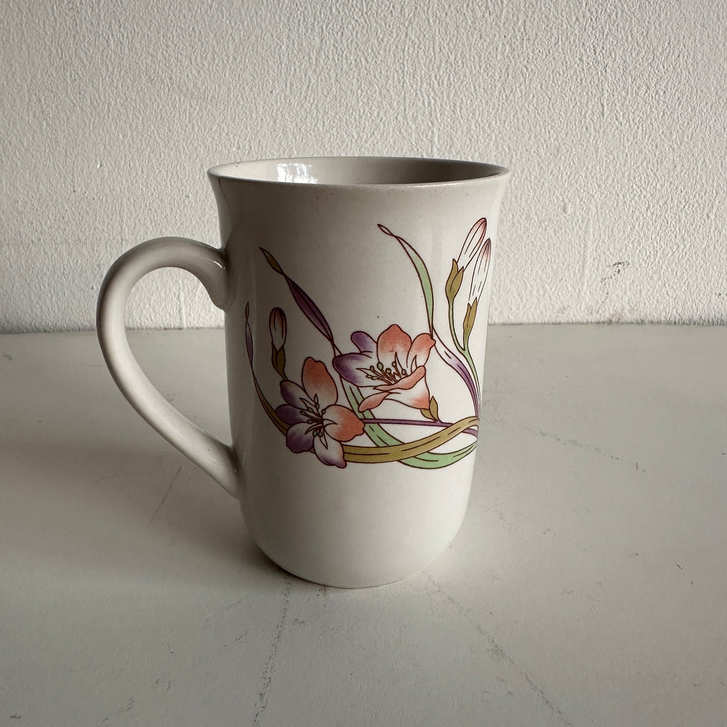 TT010 SET OF THREE VINTAGE FLORAL MUGS