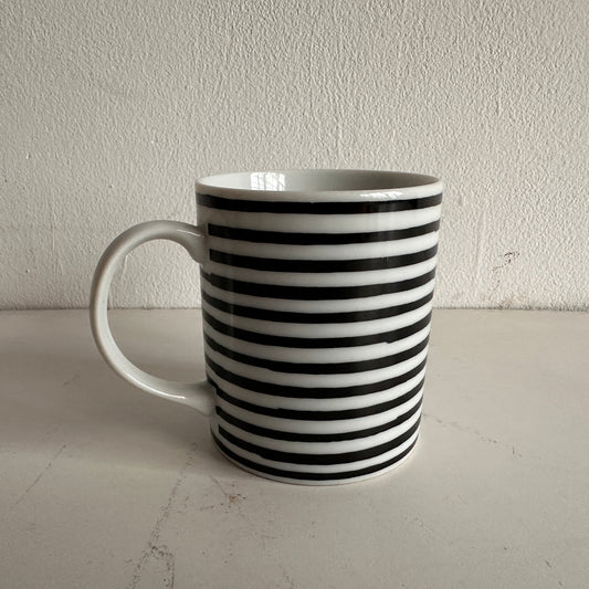 TT012 BLACK AND WHITE STRIPED COFFEE MUG