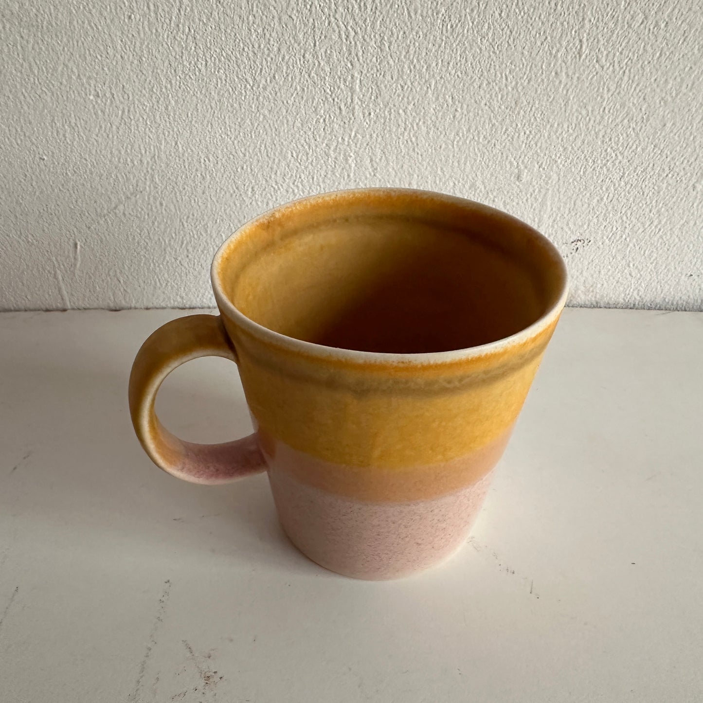 TT013 YELLOW & PINK CERAMIC COFFEE MUG