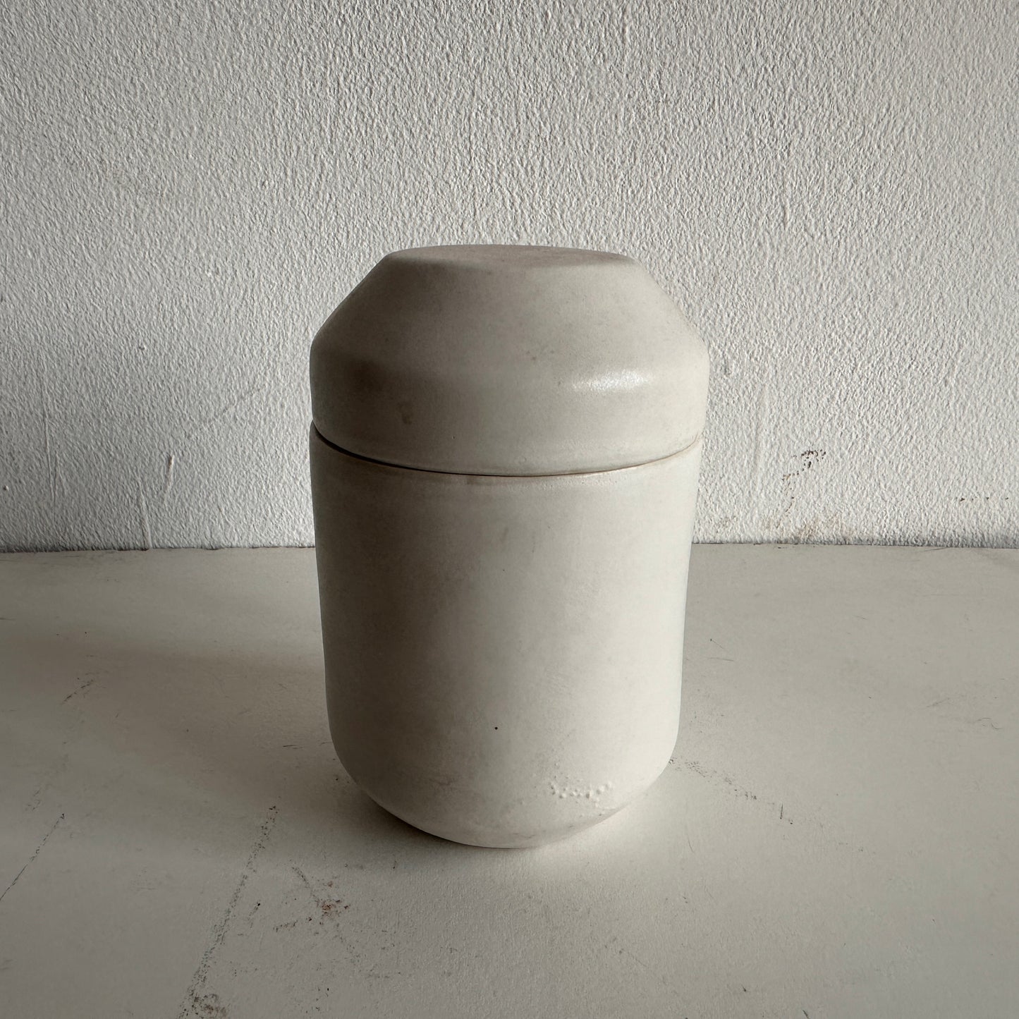 TT018 JAPANESE WHITE CERAMIC TEA CANISTER